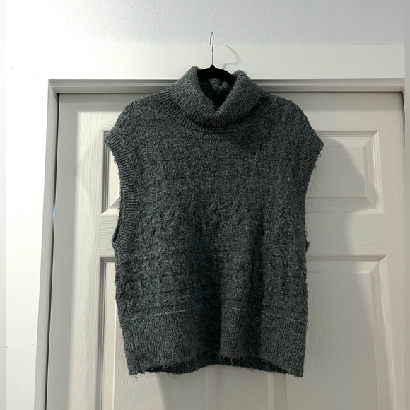 Old Navy turtleneck sleeveless tunic/top - Picture 2 of 4